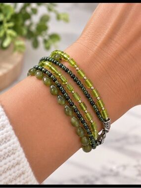Elegant Green Beaded Bracelet
